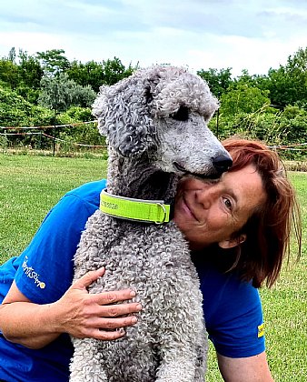 Dr. Elisabeth Karsai mit Hund